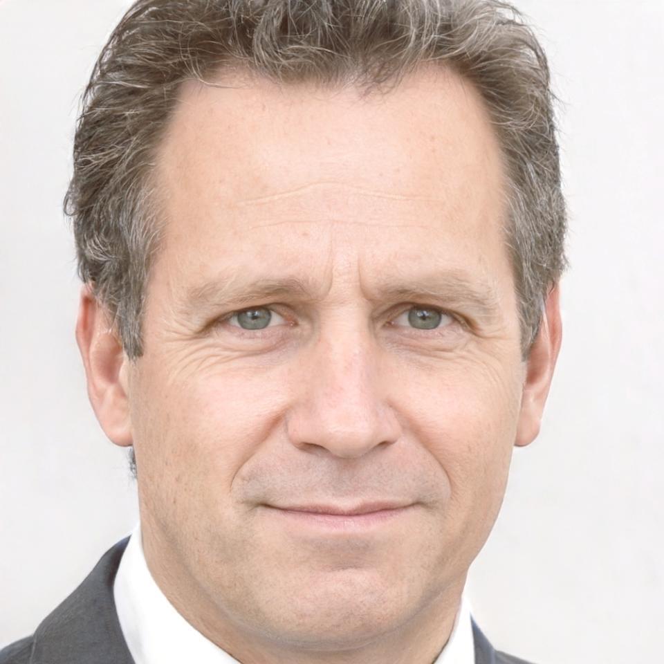 Portrait de Théo Lamarche, analyste financier chez bravexio